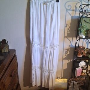 Elegant Mossimo Supply Co. White Maxi Skirt Size Medium
